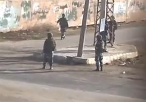 قوات امن سورية خلال تجولهم في احد شوارع درعا امس افپ