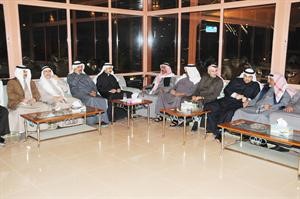 المحامي رياض الصانع متوسطا اهالي الدائرة الثالثة هاني الشمري