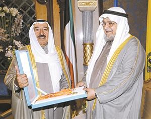 وسموه لدى منحه الوسام للدكتور عبدالرحمن السميط ﻿