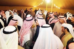  ويرحب باحد الحضور