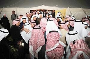 عسكر خلال استقباله ناخبي الرابعة