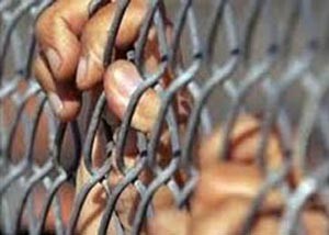 إيطاليا تفرج عن آلاف السجناء لتخفيف المصاريف.. ومساجين قيرغيزيون يضربون عن الطعام مطالبين بفتيات ليل