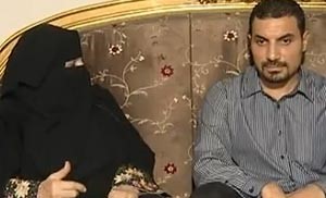 المرشحة د فاطمة الهادي وابنها المرشح محمد محمود