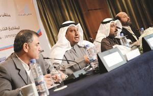 زيد المنيفي متحدثا في بداية الملتقى﻿
