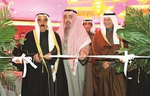 الشيخ فيصل سعود الصباح يقص شريط افتتاح المعرض المصاحب﻿
