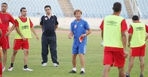 المدرب الالماني ثيو بوكير سيترك فراغا في فريق العهد﻿