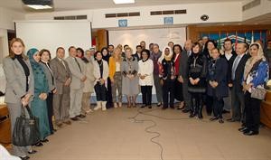 ﻿الشيخة فريحة الاحمد ورندة بري مع المشاركين في الاجتماع﻿