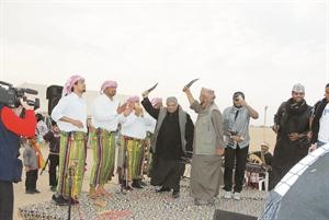  ومشاركا في العرضة ابتهاجا بالاعياد العمانية
