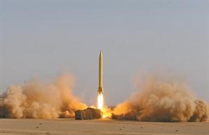 ﻿صاروخ شهاب 3 الايراني خلال تجربة اطلاقه ضمن المناورات العسكرية في ايران ﻿