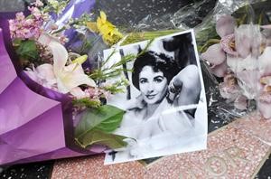 اليزابيث تايلور ترحل بعد مسيرة فنية حافلة
