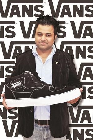 «علي عبدالوهاب وأولاده وشركاهم» تفوز بجائزة «VANS» لأفضل محلات البيع بالتجزئة لـ 2011