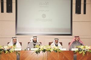 من اليمين الشيخ عبدالستار القطان ودعجيل النشمي وعلي الزبيد وعبدالرحمن زمان﻿