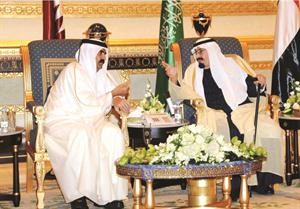 خادم الحرمين الشريفين مستقبلا امير قطر﻿