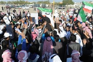 ﻿عشرات من الكويتيين شاركوا البدون في التجمع﻿