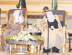 خادم الحرمين الشريفين الملك عبدالله بن عبدالعزيز خلال لقائه صاحب السمو الامير الشيخ صباح الاحمد
