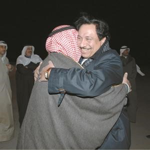  المحمد مستقبلا الشيخ جابر المبارك لدى عودته سالما من رحلة العلاج﻿