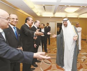 الشيخ احمد الفهد اثناء وصوله الى قاعة الاجتماعات بعد تزكيته لولاية سادسة في المجلس الاولمبي الاسيوي﻿
