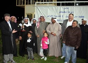 عميد اسطبل النصف يتسلم الكاس﻿