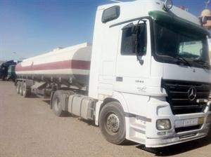 احدى الشاحنات التي هرب بداخلها الديزل داخل جمرك الصليبية﻿