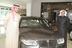 ناصرومرزوق عادل الغانم بجوار MG750 الجديدة كليا
