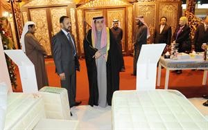 ومستمعا لشرح من احد المشاركين﻿