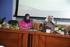 عبدالعزيز المحيلبي خلال الندوة	سعود سالم﻿