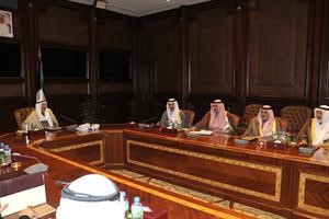 صاحب السمو الامير الشيخ صباح الاحمد مترئسا جلسة المجلس بحضور الشيخ جابر المبارك والشيخ صباح الخالد ومصطفى الشمالي﻿