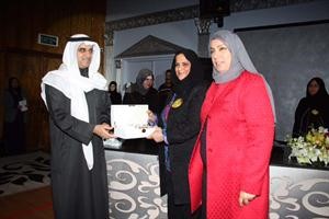 المليفي يكرم الموجهة العامة للغة الانجليزية بحضور منى اللوغاني
