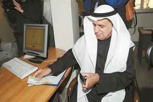 عبدالله الرومي يسدد رسوم التسجيل