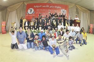 الشيخ احمد الداود مع الفائزين ومسؤولي السباق﻿