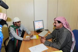لم يبلغ السن القانونية.. ويطلب استثناء من «الداخلية»