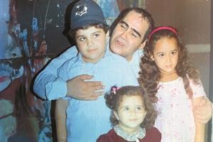 صورة ارشيفية لسيد زيان مع ابنائه
