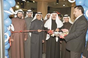 قص الشريط ايذانا بافتتاح المهرجان