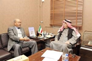 السفير الفلبيني لدى لقائه برجس البرجس
