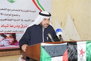 علي الدقباسي متحدثا خلال الندوة﻿