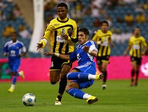 لاعب الاتحاد محمد نور مصدر ازعاج لمدافع الهلال ماجد المرشدي﻿