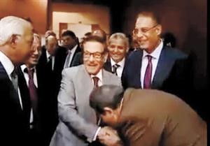صورة ارشيفية لتوفيق عكاشة مقبلايد صفوت الشريف﻿
