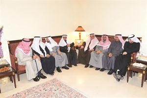 مخلد العازمي متوسطا الحضور بديوانه مساء امس الاول متين غوزال