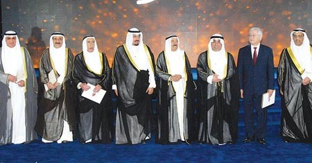صاحب السمو الامير الشيخ صباح الاحمد خلال حضوره احتفال شركة البترول الوطنية بمرور 50 عاما على تاسيسها وبحضور قيادات النفط﻿