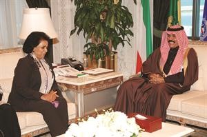 سمو ولي العهد الشيخ نواف الاحمد مستقبلا الشيخة فريحة الاحمد﻿