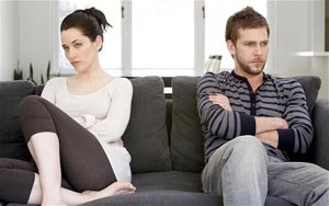 نصف الرجال البريطانيين يلوذون بالحمام هرباً من نكد شريكة حياتهم