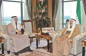 صاحب السمو الامير الشيخ صباح الاحمد مستقبلا رئيس مجلس الوزراء سمو الشيخ جابر المبارك