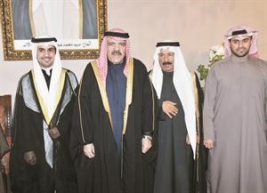 السفير الاماراتي حسن الخيال يبارك
