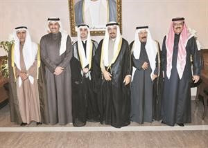 فؤاد الغانم ومحمد الوشيحي يباركان
