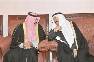 حديث بين سمو ولي العهد الشيخ نواف الاحمد ووالد المعرس غازي السمار
