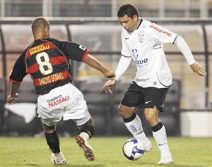 الظاهرة البرازيلية رونالدو لاعب كورنثينايز ابرز المعتزلين في عام 2011
