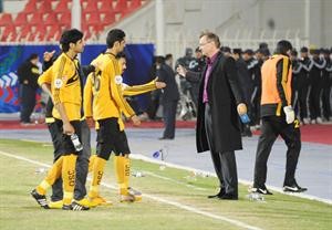 رادان غاسانين مواسيا لاعبيه بعد المباراة﻿