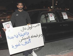 ناخب يعبر عن رايه
