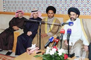 القلاف متحدثا وبجانبه سيد عبدالله النجادة وانور المعراج كرم دياب