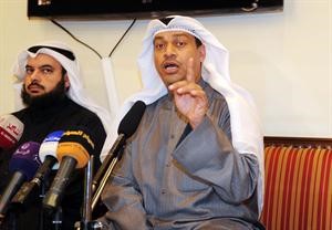 دحمد المطر متحدثا في اولى ندواته بعنوان ماذا نريد من المجلس القادم